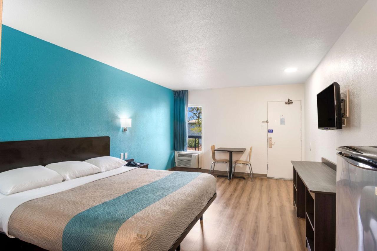 Motel 6-Lexington, Ky - Airport Exteriör bild